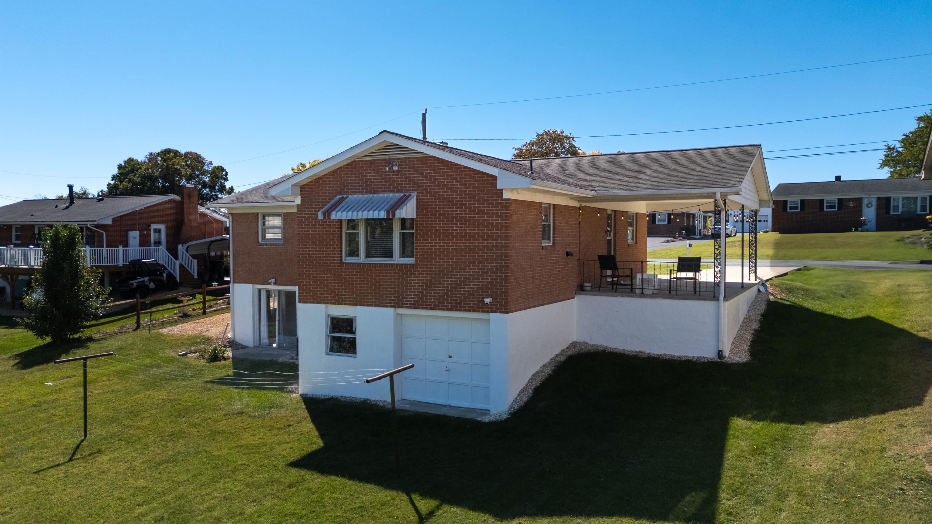 97 HILLSIDE DR, VERONA, Virginia 24482, 3 Bedrooms Bedrooms, ,1 BathroomBathrooms,Residential,97 HILLSIDE DR,670249 MLS # 670249