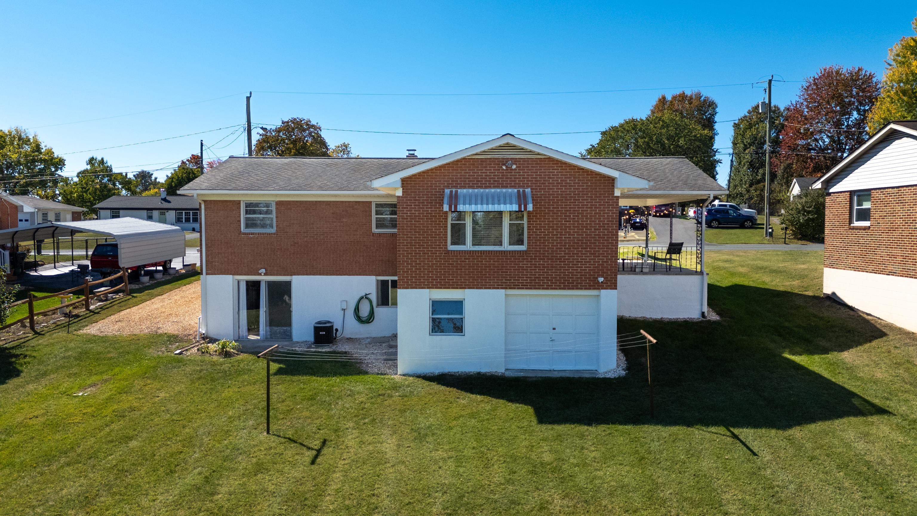 97 HILLSIDE DR, VERONA, Virginia 24482, 3 Bedrooms Bedrooms, ,1 BathroomBathrooms,Residential,97 HILLSIDE DR,670249 MLS # 670249
