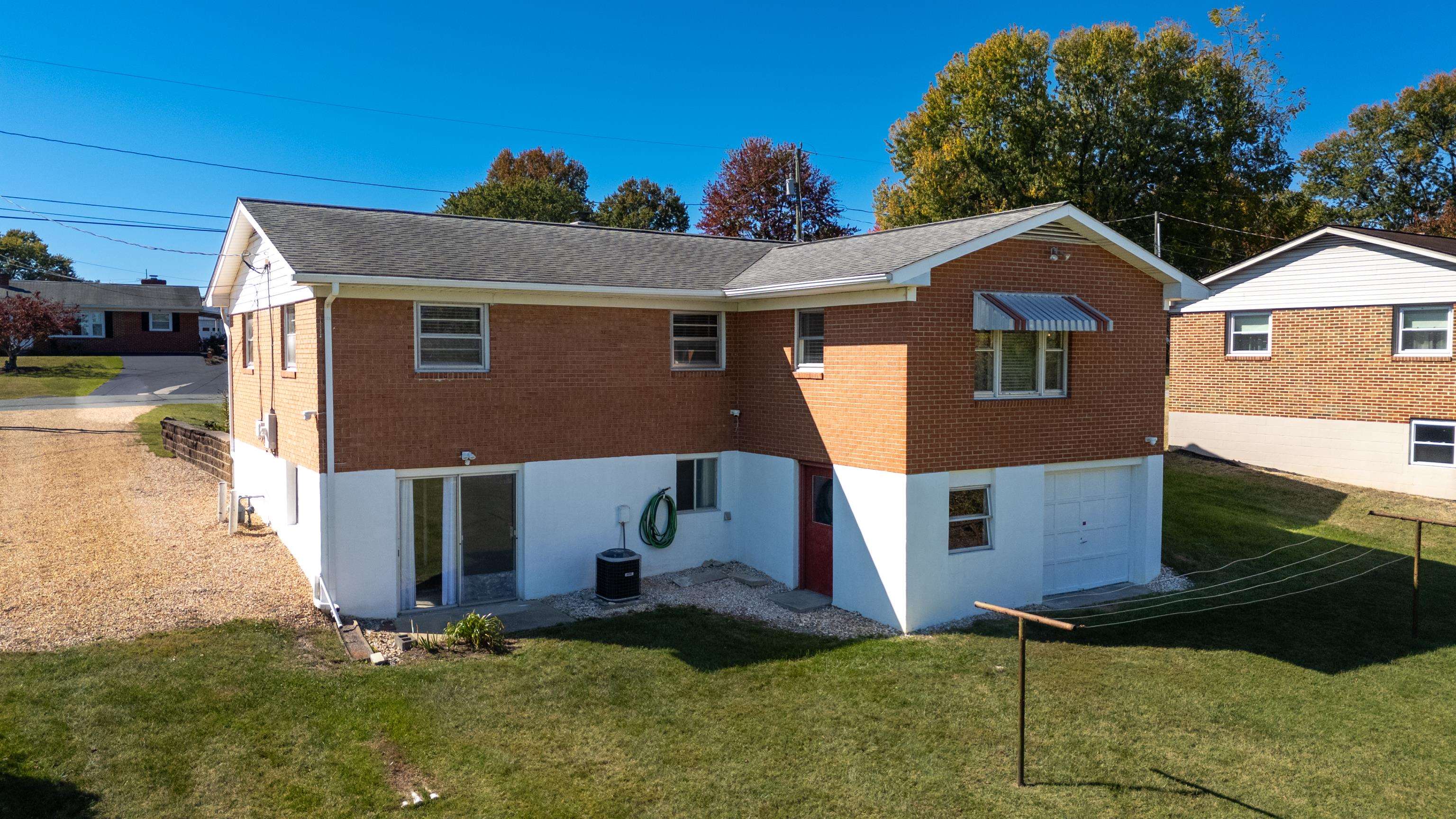 97 HILLSIDE DR, VERONA, Virginia 24482, 3 Bedrooms Bedrooms, ,1 BathroomBathrooms,Residential,97 HILLSIDE DR,670249 MLS # 670249