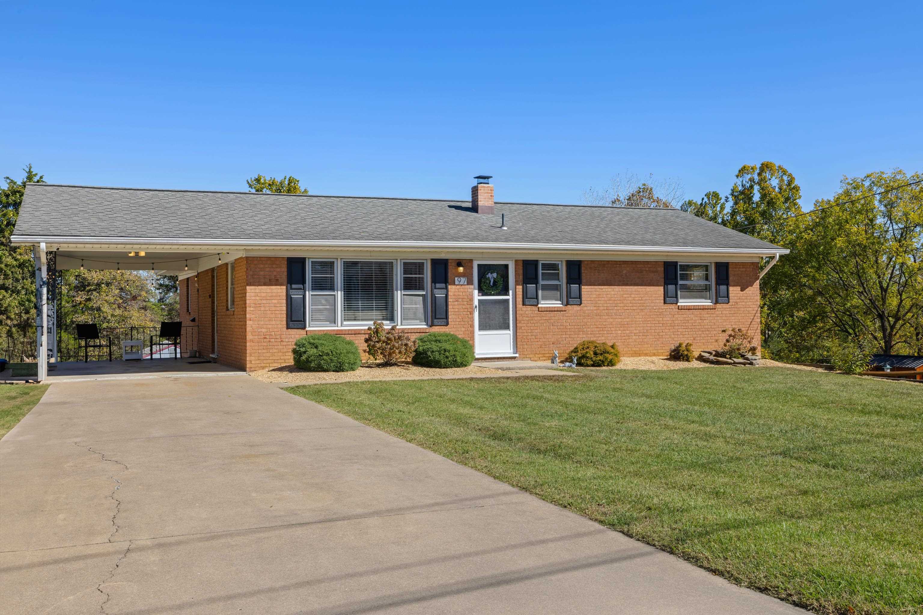 97 HILLSIDE DR, VERONA, Virginia 24482, 3 Bedrooms Bedrooms, ,1 BathroomBathrooms,Residential,97 HILLSIDE DR,670249 MLS # 670249