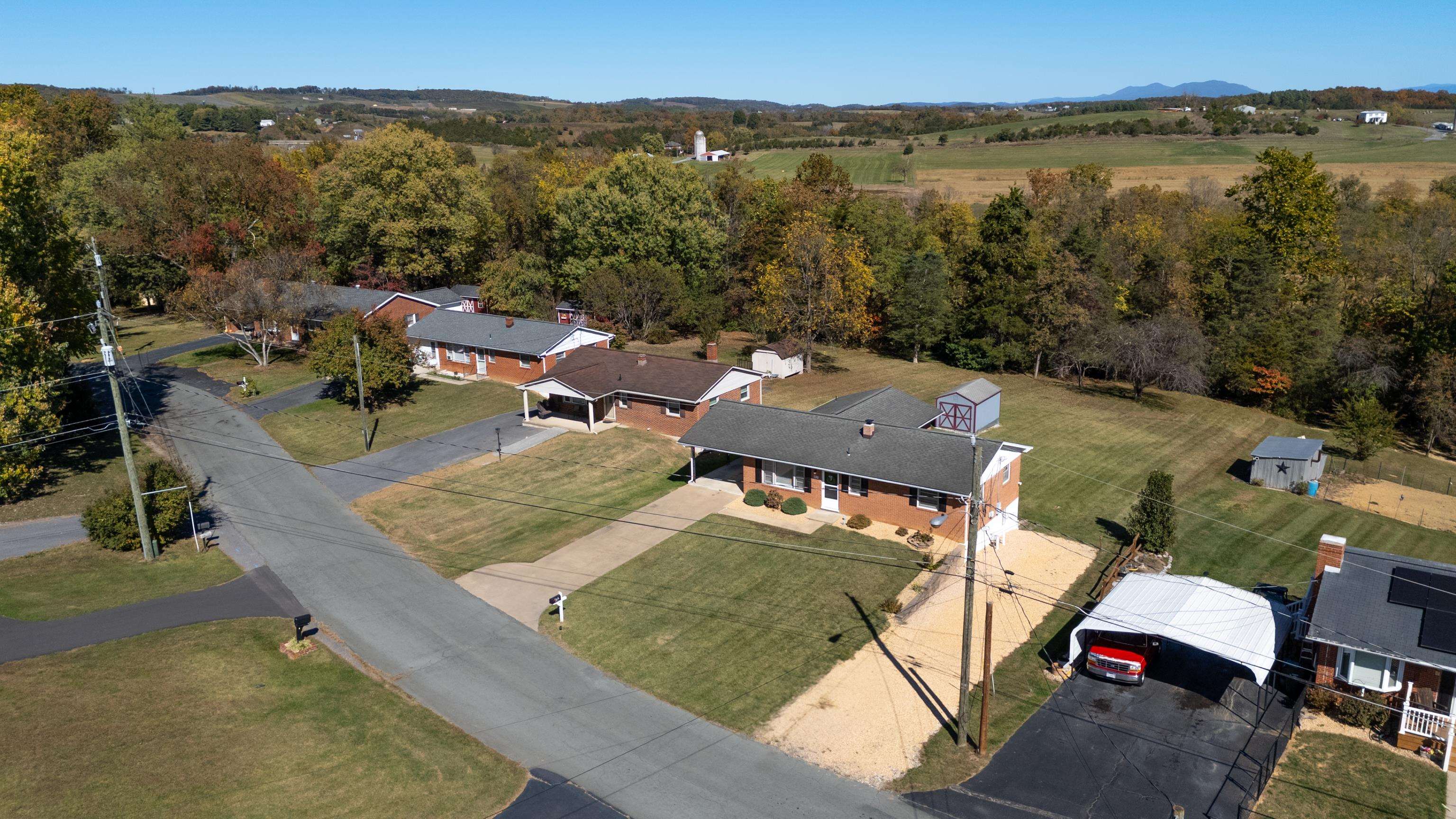 97 HILLSIDE DR, VERONA, Virginia 24482, 3 Bedrooms Bedrooms, ,1 BathroomBathrooms,Residential,97 HILLSIDE DR,670249 MLS # 670249