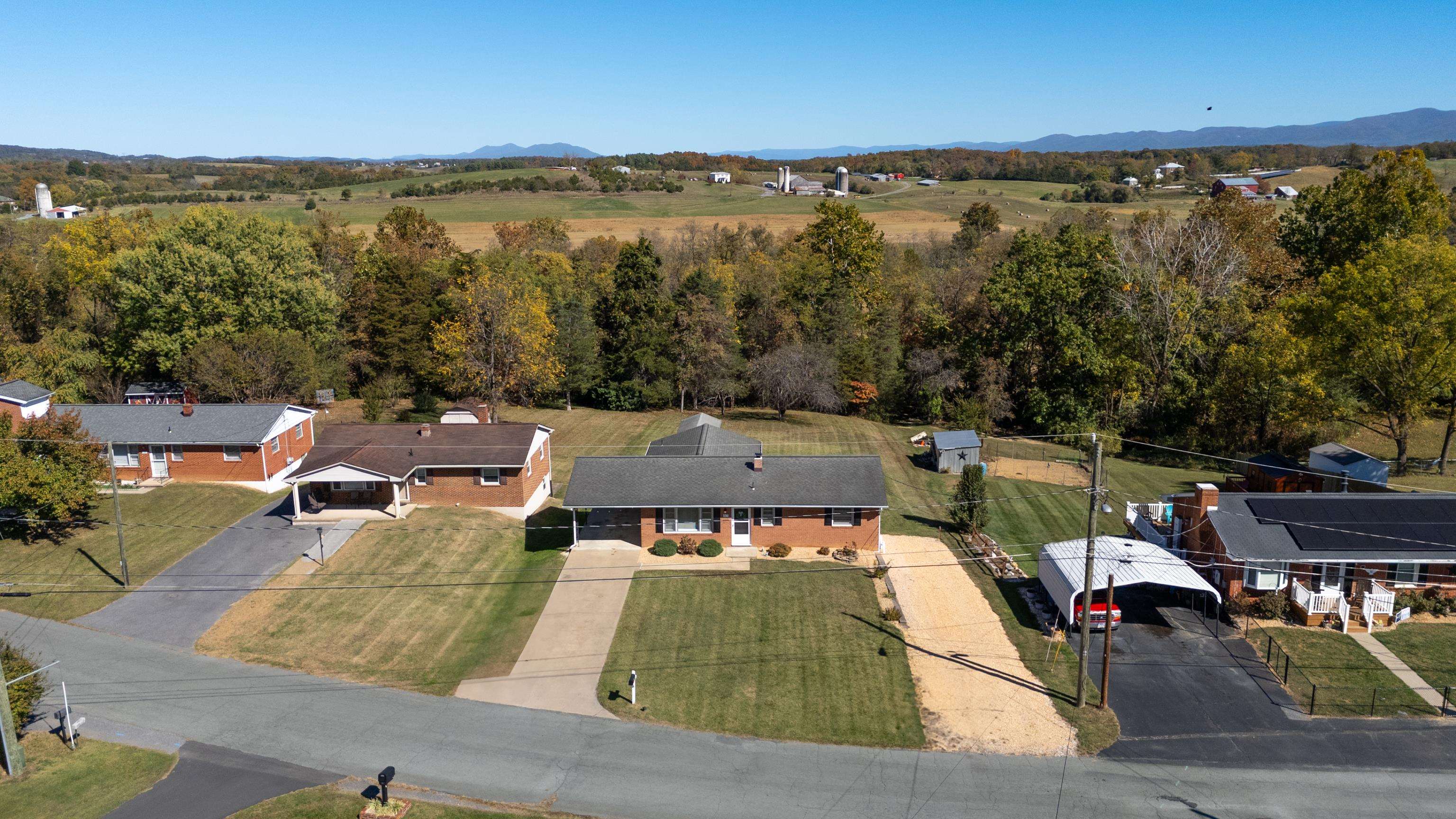97 HILLSIDE DR, VERONA, Virginia 24482, 3 Bedrooms Bedrooms, ,1 BathroomBathrooms,Residential,97 HILLSIDE DR,670249 MLS # 670249