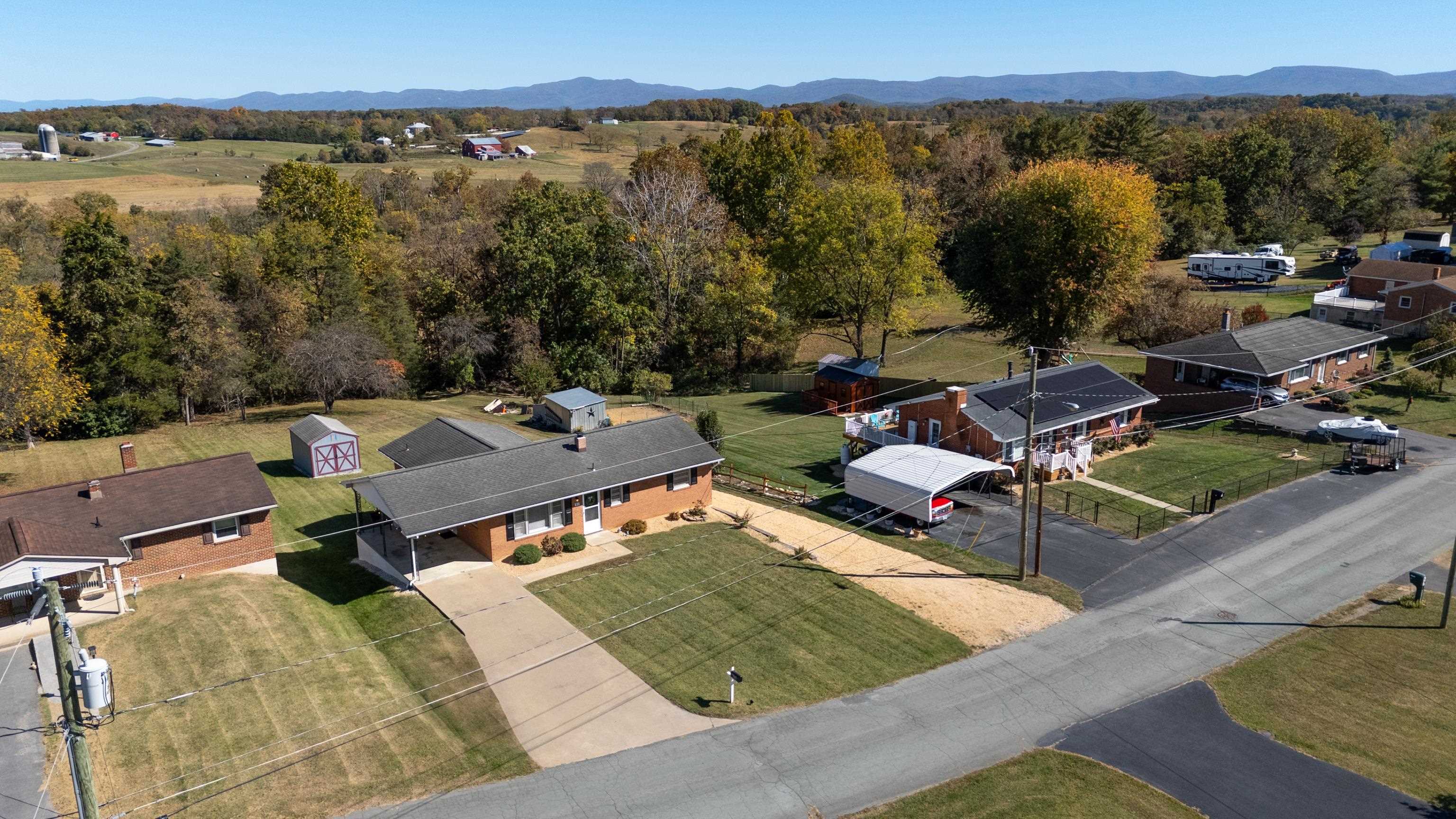 97 HILLSIDE DR, VERONA, Virginia 24482, 3 Bedrooms Bedrooms, ,1 BathroomBathrooms,Residential,97 HILLSIDE DR,670249 MLS # 670249