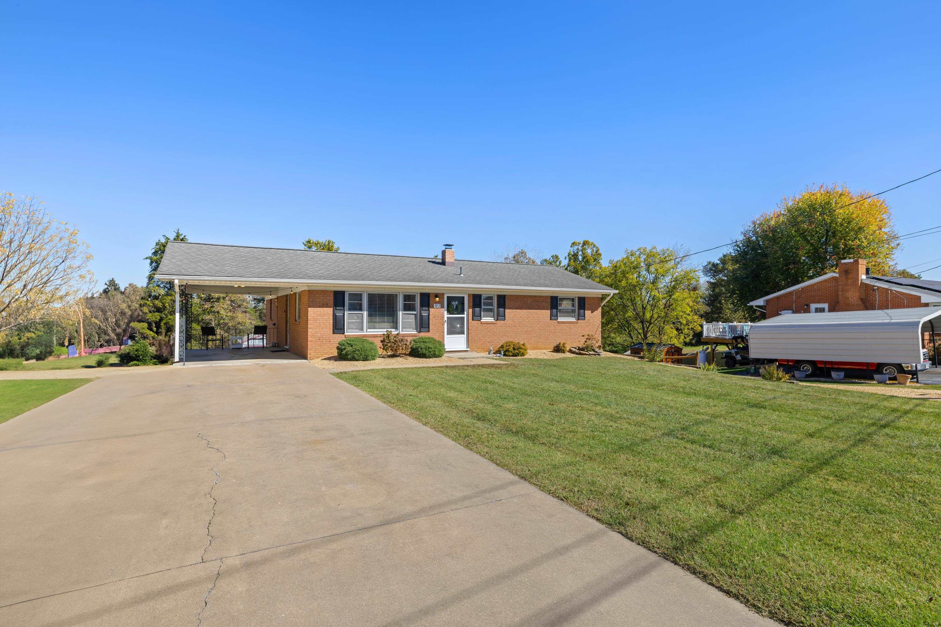 97 HILLSIDE DR, VERONA, Virginia 24482, 3 Bedrooms Bedrooms, ,1 BathroomBathrooms,Residential,97 HILLSIDE DR,670249 MLS # 670249