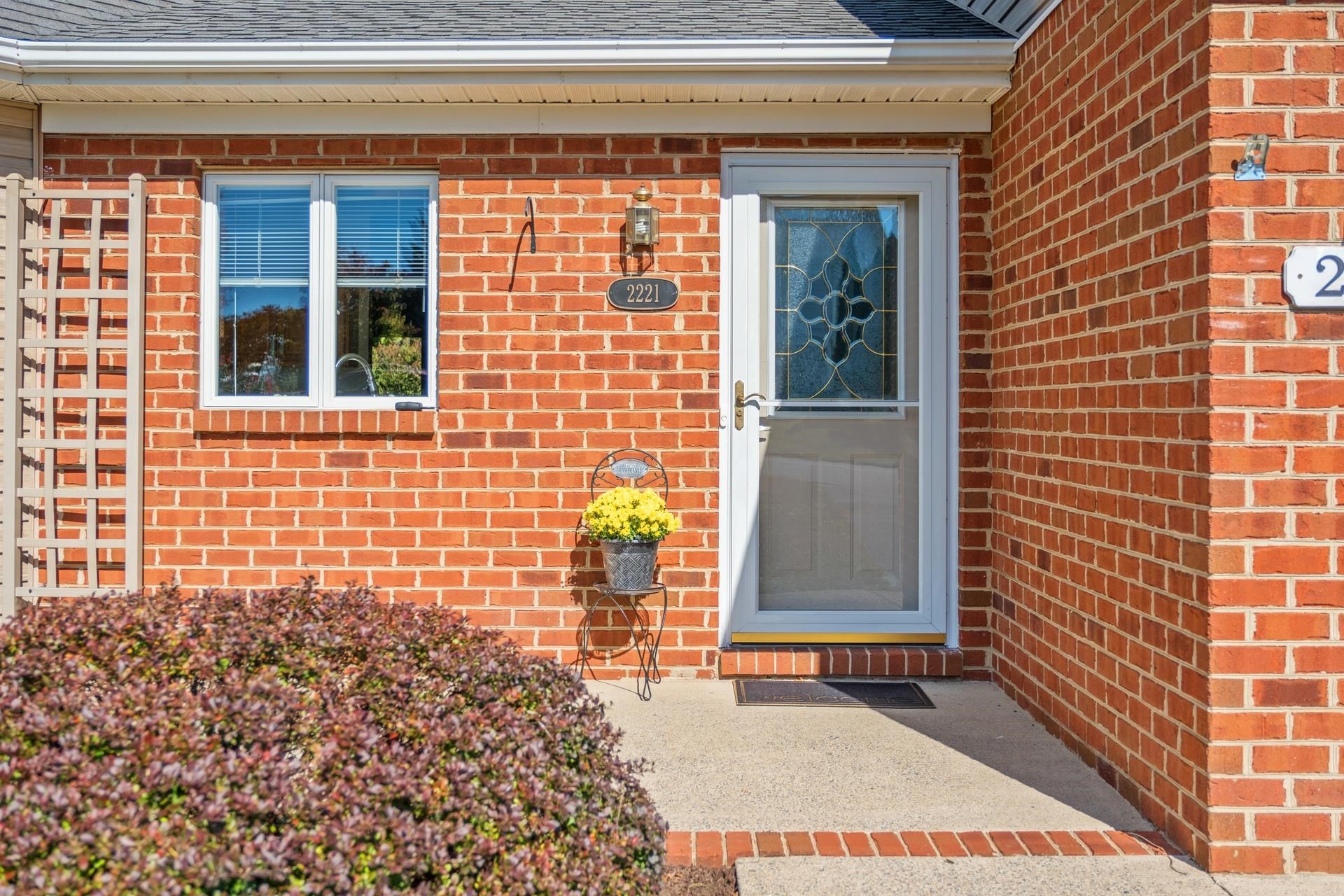 2221 LAKE TERRACE DR, HARRISONBURG, Virginia 22802, 2 Bedrooms Bedrooms, ,2 BathroomsBathrooms,Residential,Shenk,2221 LAKE TERRACE DR,670253 MLS # 670253