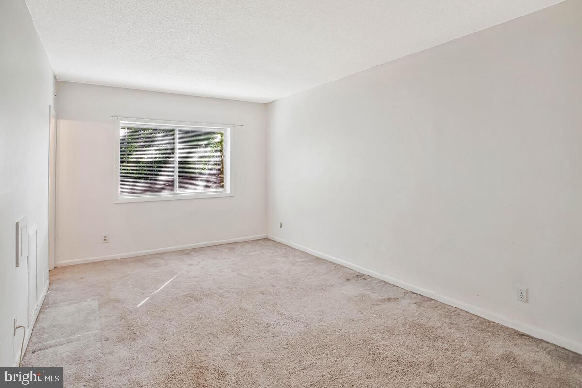 12654 DARA DR #T-2, WOODBRIDGE, Virginia 22192, 3 Bedrooms Bedrooms, ,1 BathroomBathrooms,Residential,For sale,12654 DARA DR #T-2,VAPW2103744 MLS # VAPW2103744