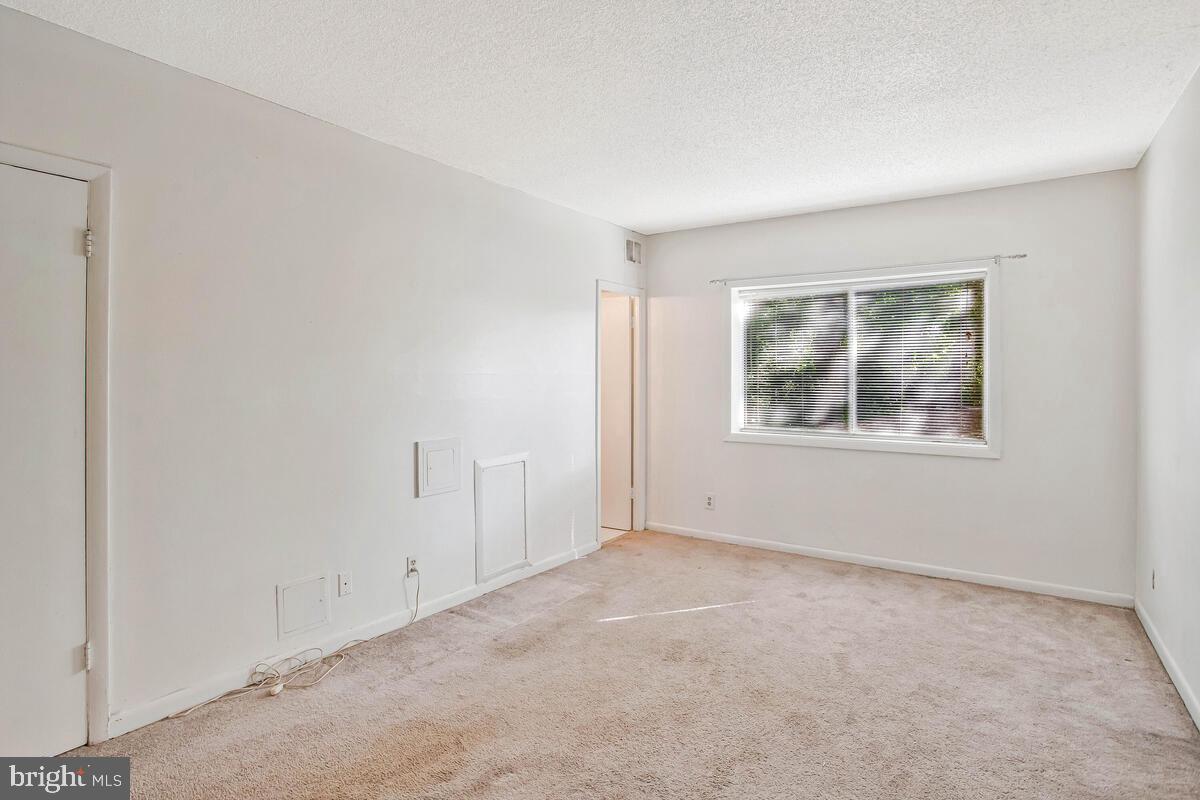 12654 DARA DR #T-2, WOODBRIDGE, Virginia 22192, 3 Bedrooms Bedrooms, ,1 BathroomBathrooms,Residential,For sale,12654 DARA DR #T-2,VAPW2103744 MLS # VAPW2103744