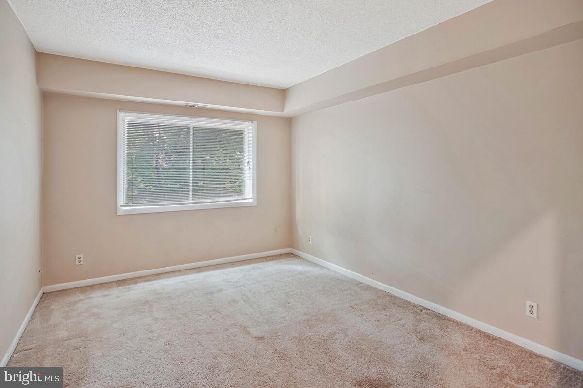 12654 DARA DR #T-2, WOODBRIDGE, Virginia 22192, 3 Bedrooms Bedrooms, ,1 BathroomBathrooms,Residential,For sale,12654 DARA DR #T-2,VAPW2103744 MLS # VAPW2103744