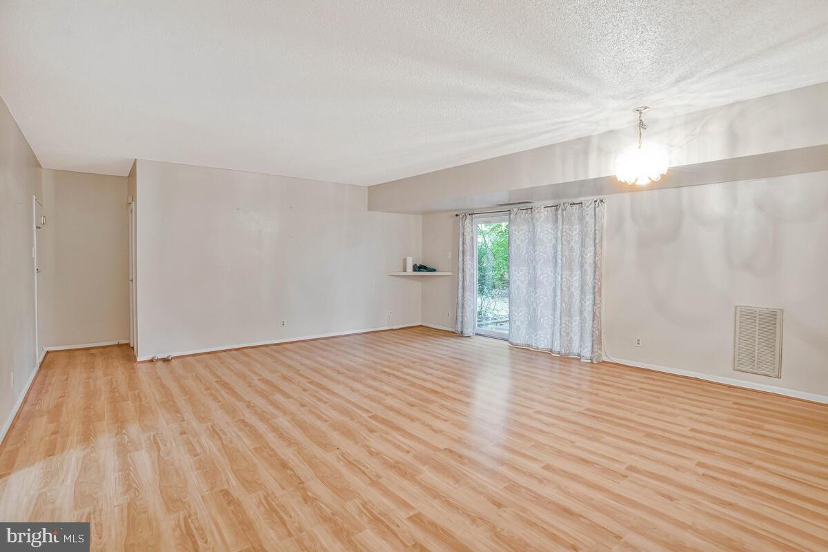 12654 DARA DR #T-2, WOODBRIDGE, Virginia 22192, 3 Bedrooms Bedrooms, ,1 BathroomBathrooms,Residential,For sale,12654 DARA DR #T-2,VAPW2103744 MLS # VAPW2103744