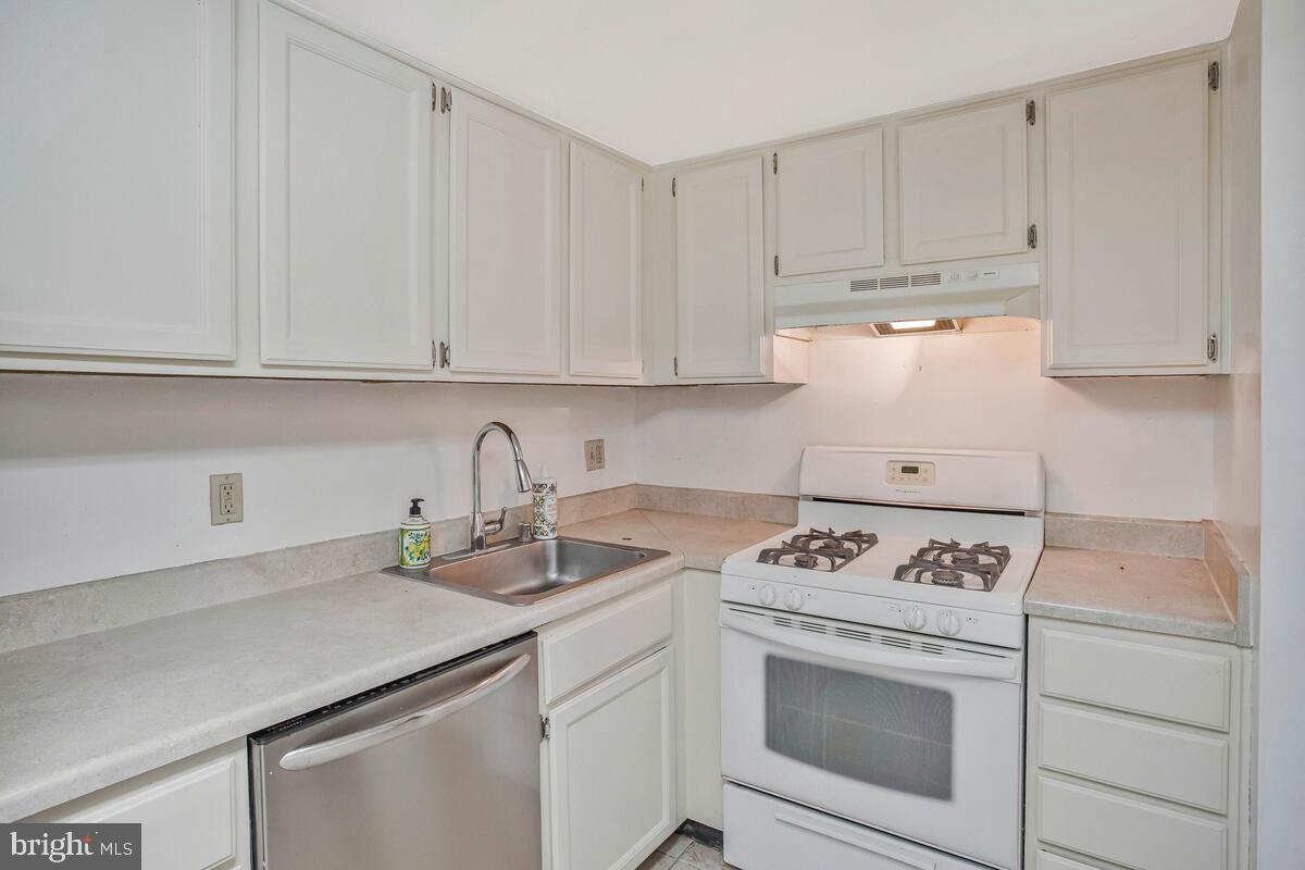 12654 DARA DR #T-2, WOODBRIDGE, Virginia 22192, 3 Bedrooms Bedrooms, ,1 BathroomBathrooms,Residential,For sale,12654 DARA DR #T-2,VAPW2103744 MLS # VAPW2103744