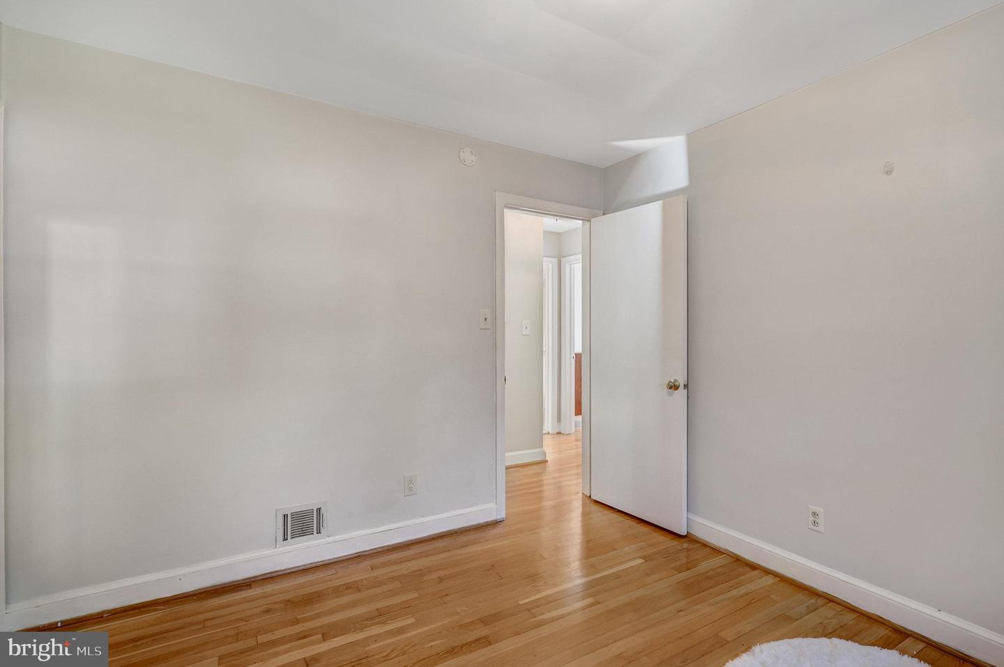 602 RANDOLPH ST, FALLS CHURCH, Virginia 22046, 4 Bedrooms Bedrooms, 11 Rooms Rooms,2 BathroomsBathrooms,Residential,For sale,602 RANDOLPH ST,VAFA2003312 MLS # VAFA2003312