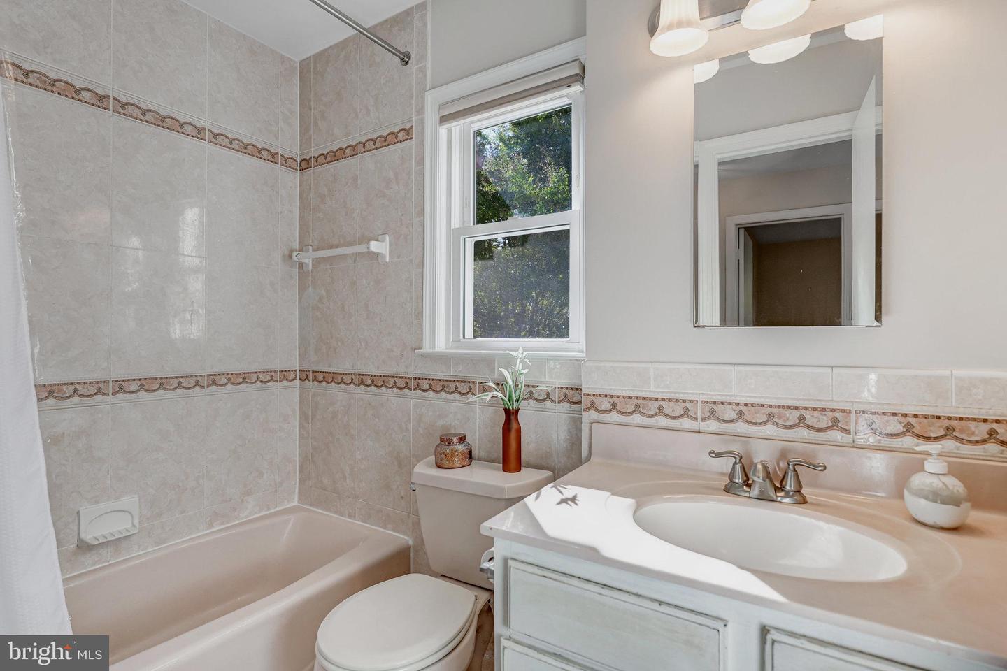 602 RANDOLPH ST, FALLS CHURCH, Virginia 22046, 4 Bedrooms Bedrooms, 11 Rooms Rooms,2 BathroomsBathrooms,Residential,For sale,602 RANDOLPH ST,VAFA2003312 MLS # VAFA2003312