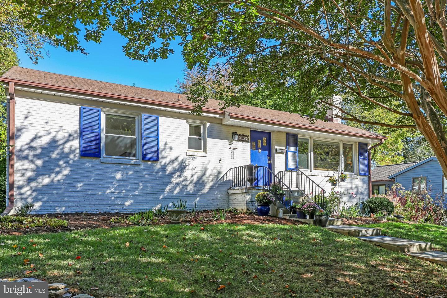 602 RANDOLPH ST, FALLS CHURCH, Virginia 22046, 4 Bedrooms Bedrooms, 11 Rooms Rooms,2 BathroomsBathrooms,Residential,For sale,602 RANDOLPH ST,VAFA2003312 MLS # VAFA2003312