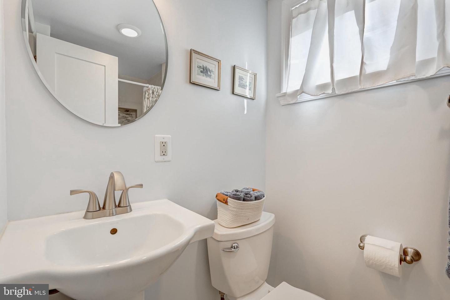 602 RANDOLPH ST, FALLS CHURCH, Virginia 22046, 4 Bedrooms Bedrooms, 11 Rooms Rooms,2 BathroomsBathrooms,Residential,For sale,602 RANDOLPH ST,VAFA2003312 MLS # VAFA2003312