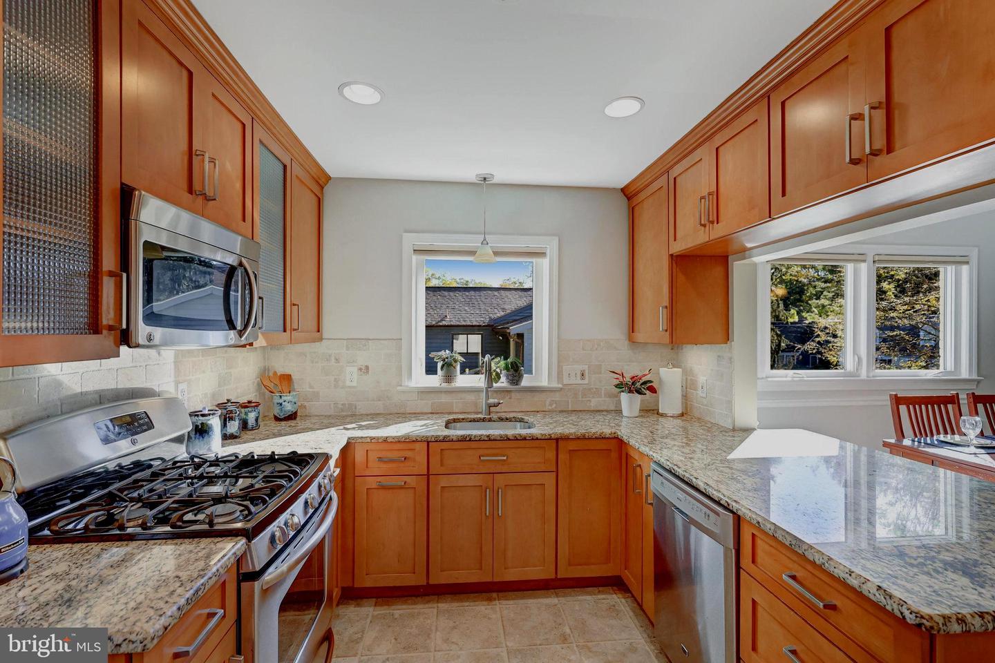 602 RANDOLPH ST, FALLS CHURCH, Virginia 22046, 4 Bedrooms Bedrooms, 11 Rooms Rooms,2 BathroomsBathrooms,Residential,For sale,602 RANDOLPH ST,VAFA2003312 MLS # VAFA2003312