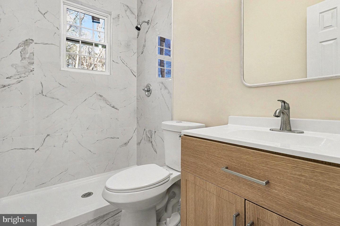 723 LAKE CAROLINE DR, RUTHER GLEN, Virginia 22546, 3 Bedrooms Bedrooms, 13 Rooms Rooms,3 BathroomsBathrooms,Residential,For sale,723 LAKE CAROLINE DR,VACV2008962 MLS # VACV2008962