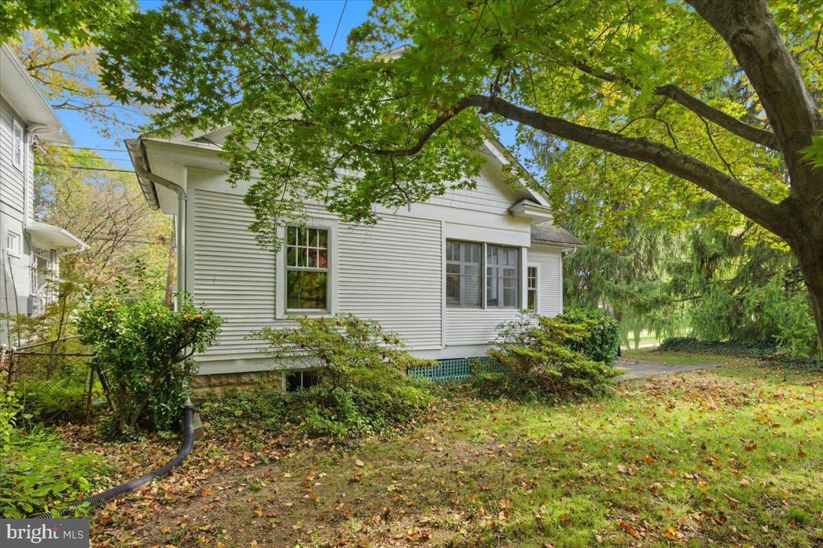 5900 32ND ST NW, WASHINGTON, District Of Columbia 20015, 4 Bedrooms Bedrooms, ,2 BathroomsBathrooms,Residential,For sale,5900 32ND ST NW,DCDC2226294 MLS # DCDC2226294