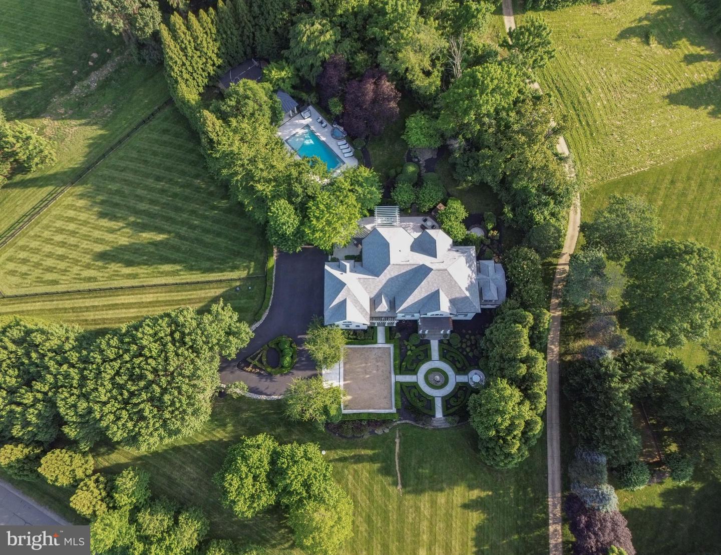 16717 WHIRLAWAY CT, LEESBURG, Virginia 20176, 5 Bedrooms Bedrooms, ,4 BathroomsBathrooms,Residential,For sale,16717 WHIRLAWAY CT,VALO2109286 MLS # VALO2109286