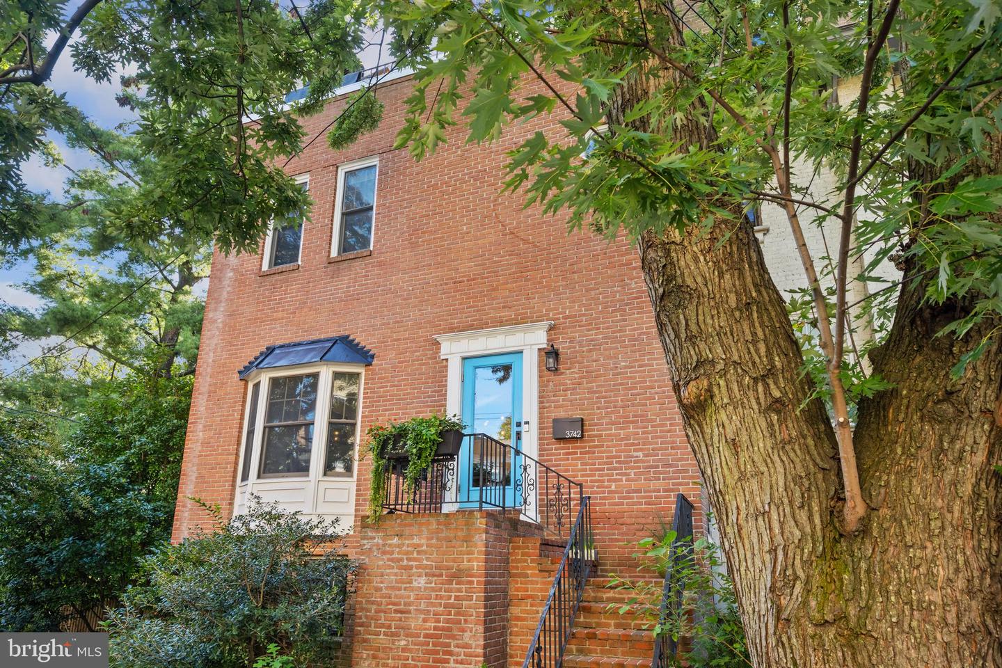 3742 JOCELYN ST NW, WASHINGTON, District Of Columbia 20015, 2 Bedrooms Bedrooms, ,1 BathroomBathrooms,Residential,For sale,3742 JOCELYN ST NW,DCDC2227980 MLS # DCDC2227980
