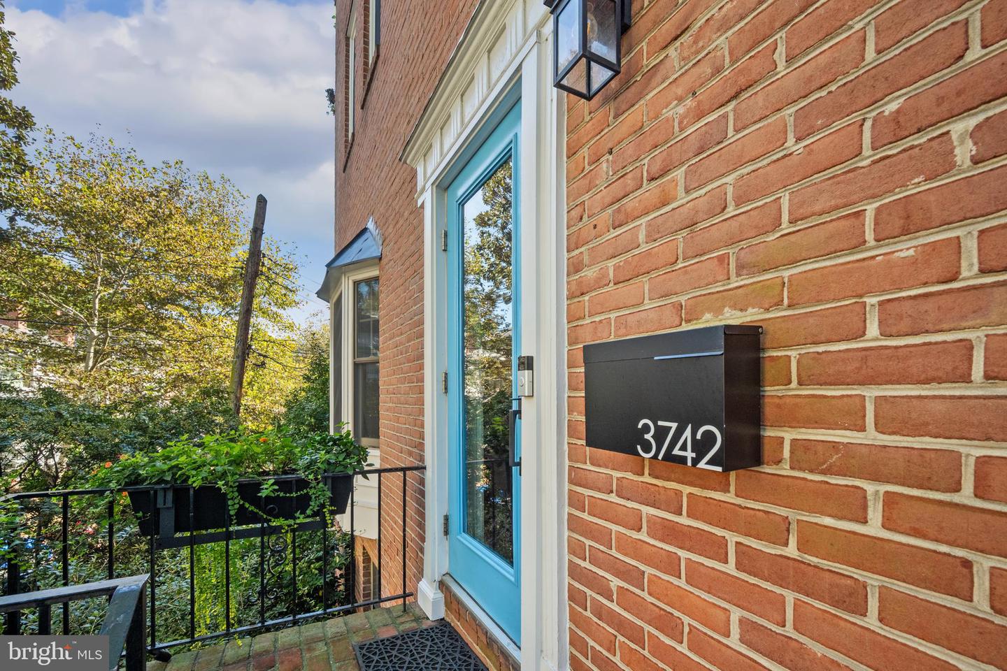 3742 JOCELYN ST NW, WASHINGTON, District Of Columbia 20015, 2 Bedrooms Bedrooms, ,1 BathroomBathrooms,Residential,For sale,3742 JOCELYN ST NW,DCDC2227980 MLS # DCDC2227980