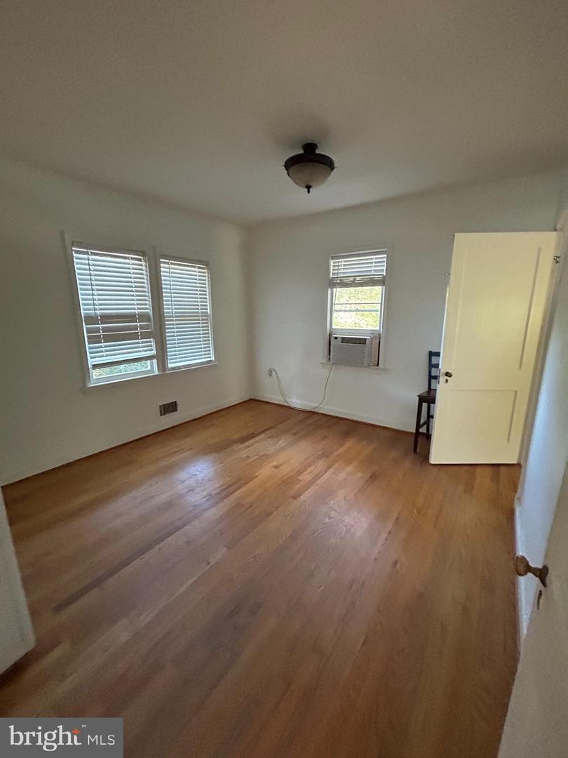 491 N LATHAM ST N, ALEXANDRIA, Virginia 22304, 2 Bedrooms Bedrooms, ,1 BathroomBathrooms,Residential,For sale,491 N LATHAM ST N,VAAX2051054 MLS # VAAX2051054