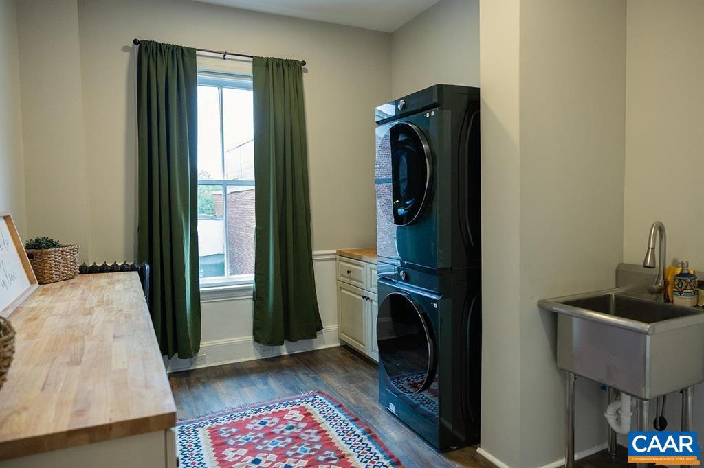 409 PARK ST, CHARLOTTESVILLE, Virginia 22902, 5 Bedrooms Bedrooms, ,4 BathroomsBathrooms,Residential,For sale,409 PARK ST,670240 MLS # 670240