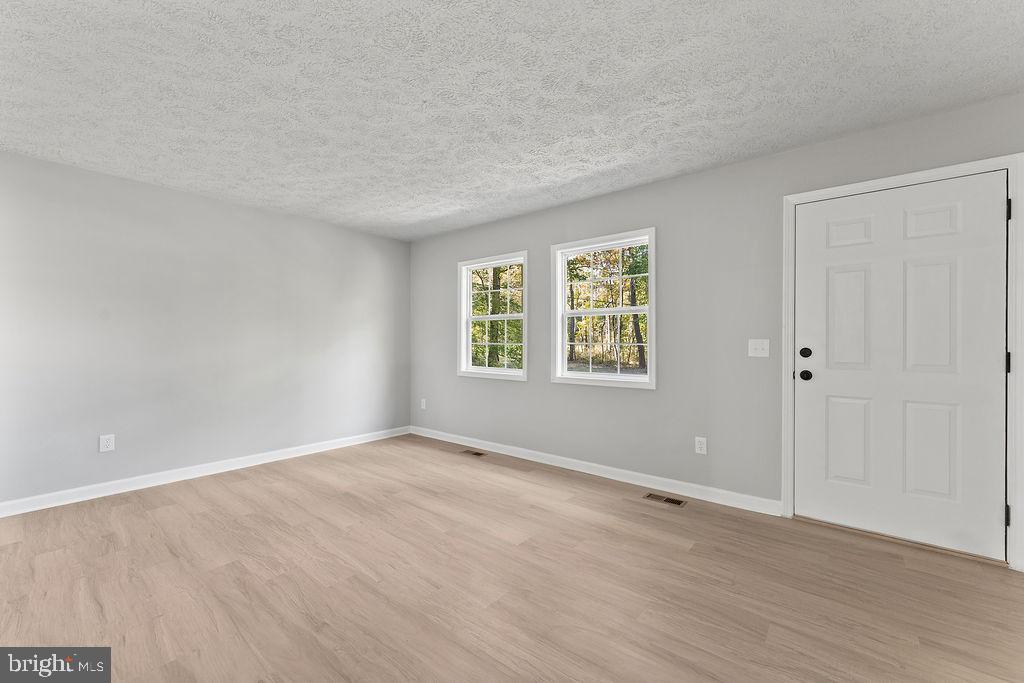 37 CLOVERLEAF DR, BREMO BLUFF, Virginia 23022, 3 Bedrooms Bedrooms, ,2 BathroomsBathrooms,Residential,For sale,37 CLOVERLEAF DR,VAFN2000528 MLS # VAFN2000528