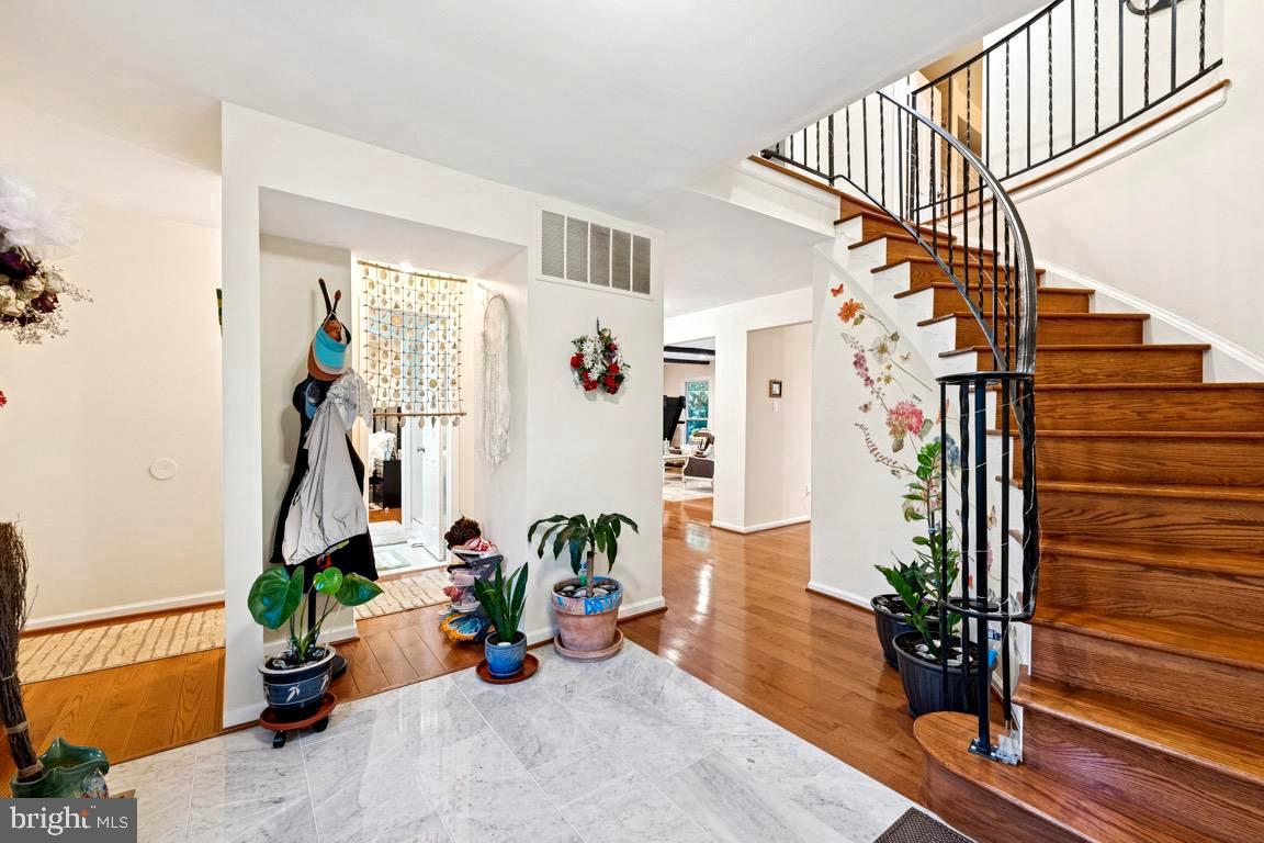 6625 WEATHEFORD CT, MCLEAN, Virginia 22101, 6 Bedrooms Bedrooms, ,4 BathroomsBathrooms,Residential,For sale,6625 WEATHEFORD CT,VAFX2245070 MLS # VAFX2245070