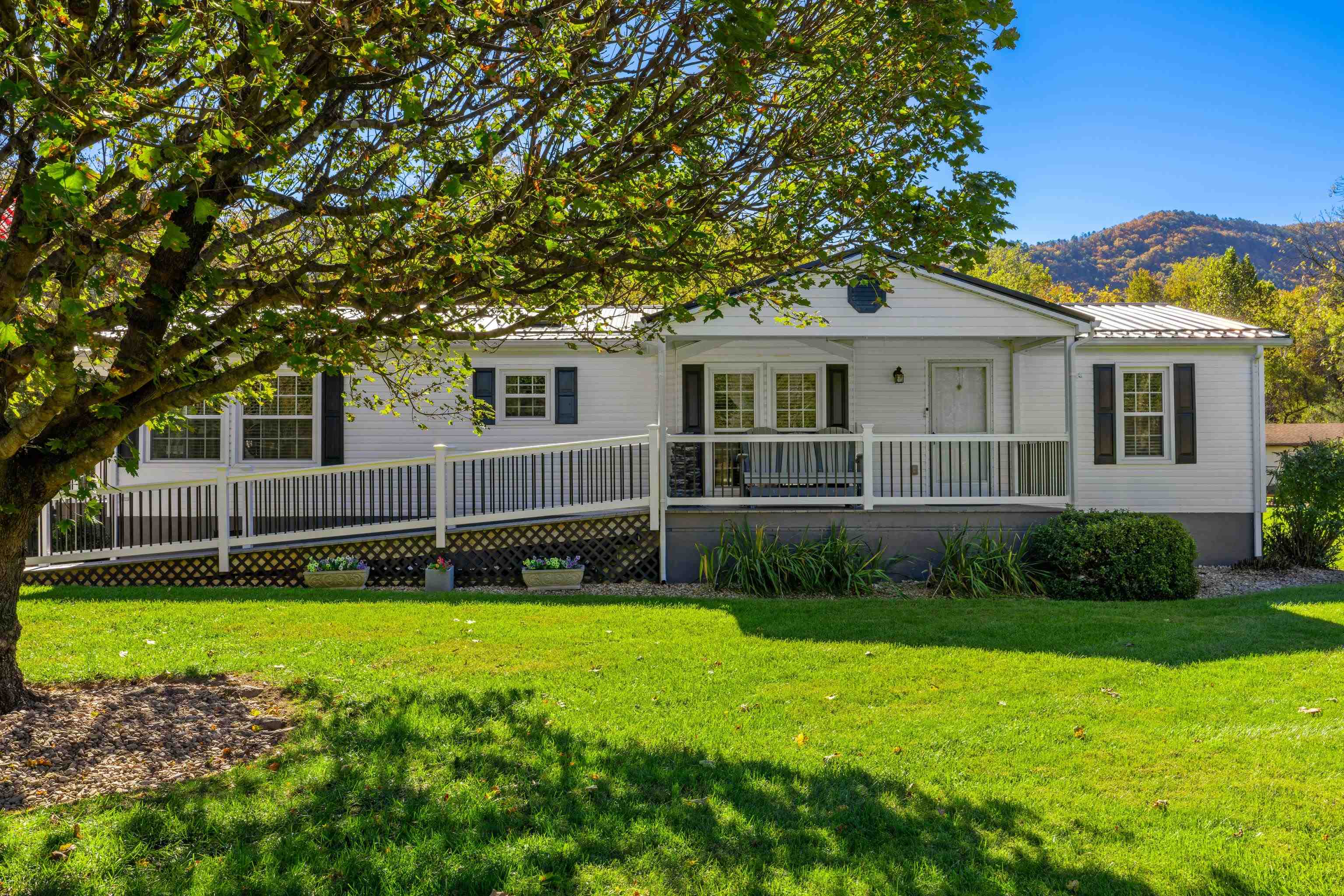 16 BALL DIAMOND TRL, VESUVIUS, Virginia 24482, 3 Bedrooms Bedrooms, ,2 BathroomsBathrooms,Residential,16 BALL DIAMOND TRL,670266 MLS # 670266