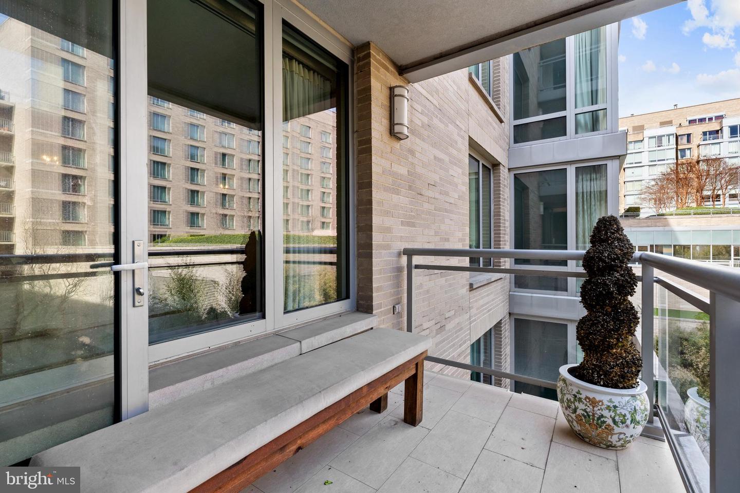 1111 23RD ST NW #4C, WASHINGTON, District Of Columbia 20037, 2 Bedrooms Bedrooms, ,2 BathroomsBathrooms,Residential,For sale,1111 23RD ST NW #4C,DCDC2223006 MLS # DCDC2223006