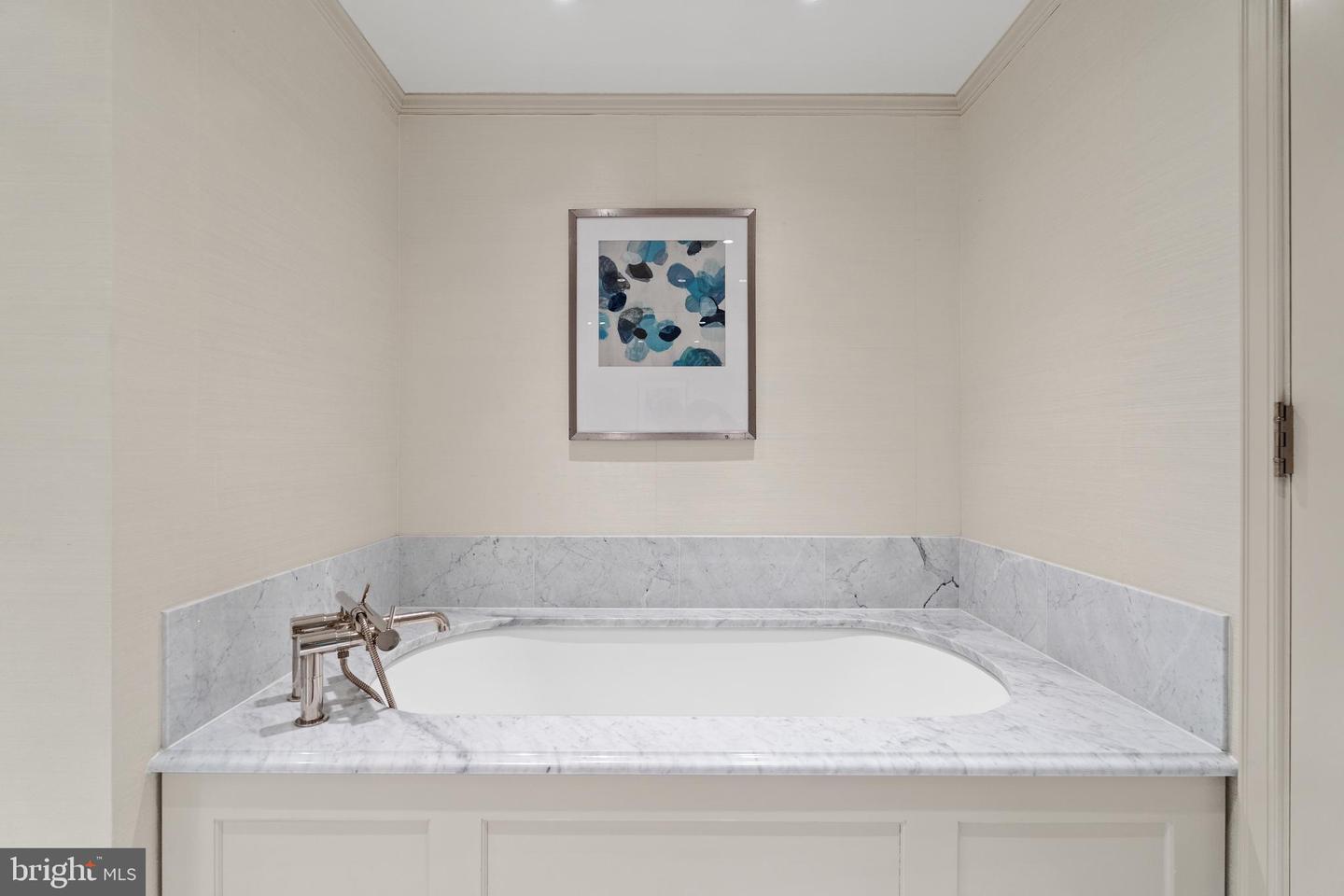 1111 23RD ST NW #4C, WASHINGTON, District Of Columbia 20037, 2 Bedrooms Bedrooms, ,2 BathroomsBathrooms,Residential,For sale,1111 23RD ST NW #4C,DCDC2223006 MLS # DCDC2223006