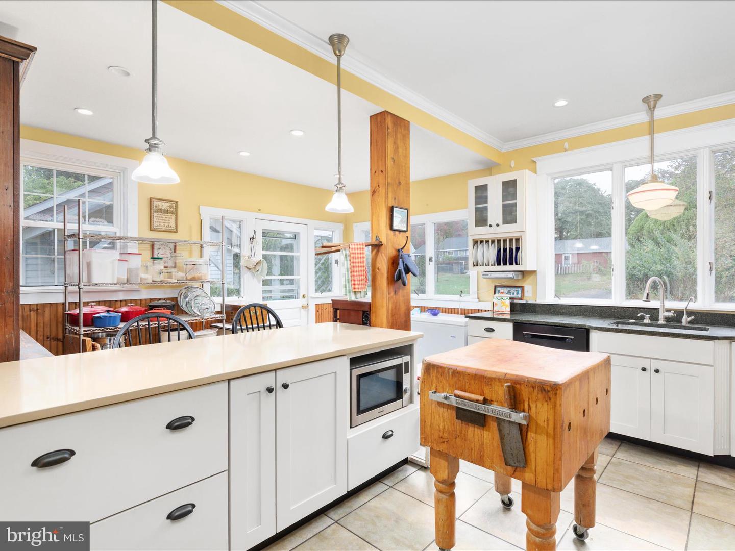 517 W LOCUST ST, WOODSTOCK, Virginia 22664, 6 Bedrooms Bedrooms, ,3 BathroomsBathrooms,Residential,For sale,517 W LOCUST ST,VASH2012792 MLS # VASH2012792