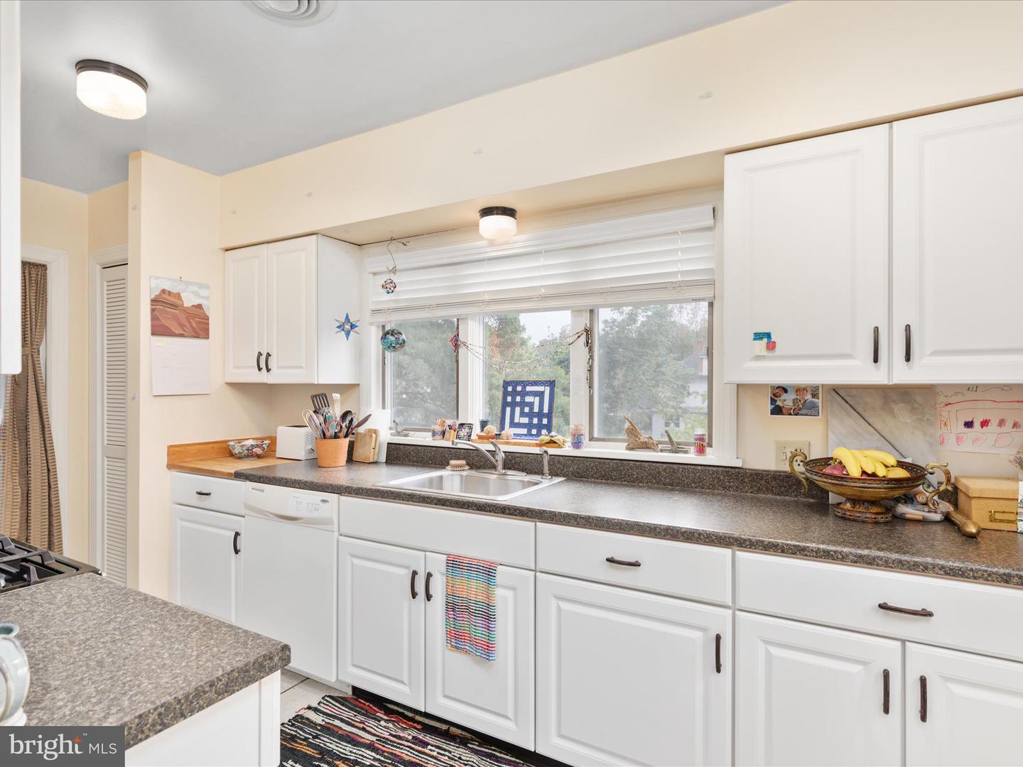517 W LOCUST ST, WOODSTOCK, Virginia 22664, 6 Bedrooms Bedrooms, ,3 BathroomsBathrooms,Residential,For sale,517 W LOCUST ST,VASH2012792 MLS # VASH2012792
