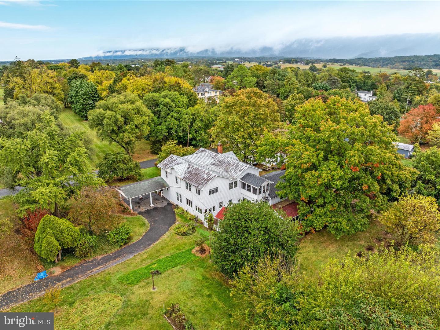 517 W LOCUST ST, WOODSTOCK, Virginia 22664, 6 Bedrooms Bedrooms, ,3 BathroomsBathrooms,Residential,For sale,517 W LOCUST ST,VASH2012792 MLS # VASH2012792