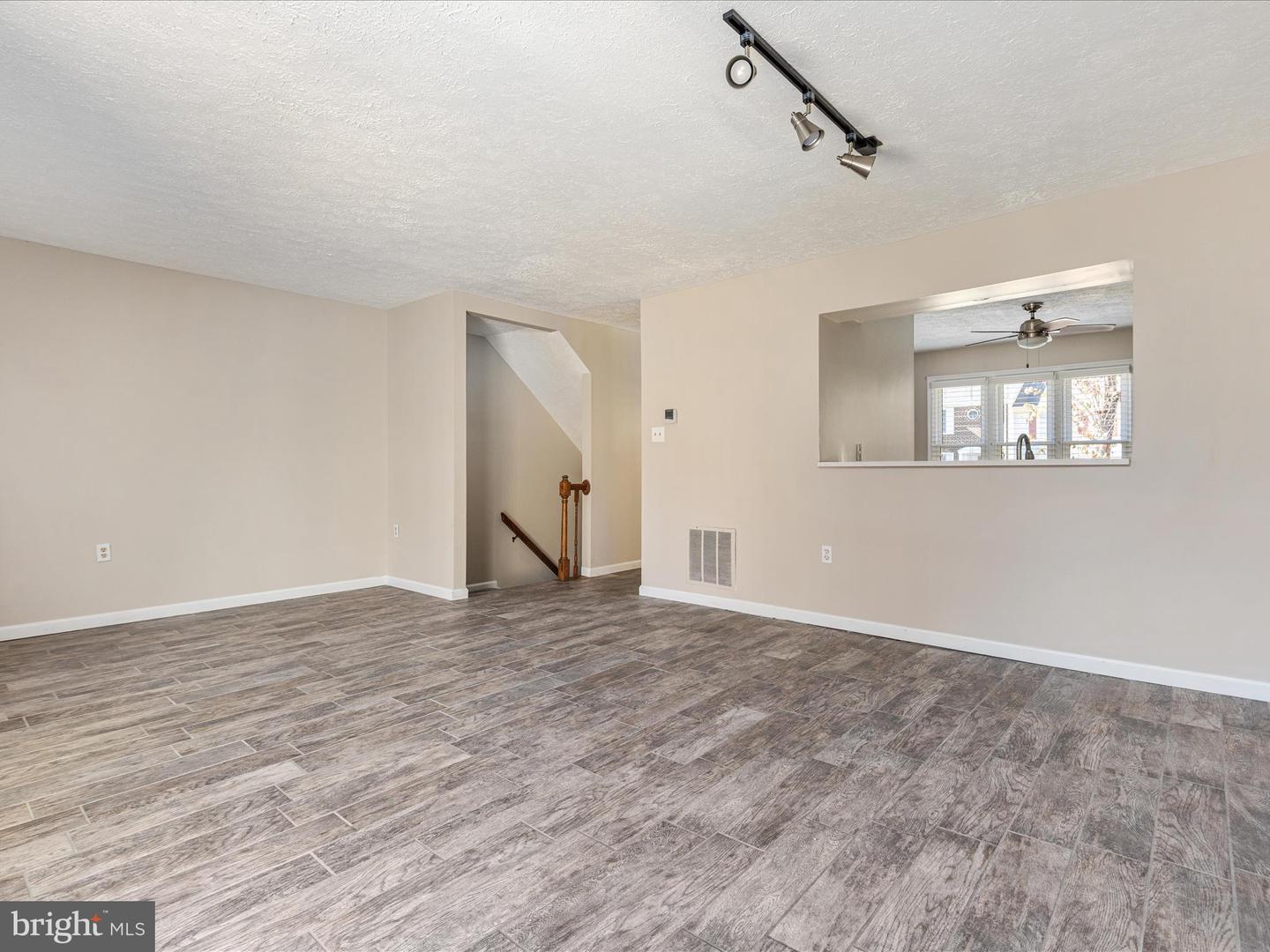 7219 KOUSA LN, SPRINGFIELD, Virginia 22152, 3 Bedrooms Bedrooms, ,2 BathroomsBathrooms,Residential,For sale,7219 KOUSA LN,VAFX2274708 MLS # VAFX2274708