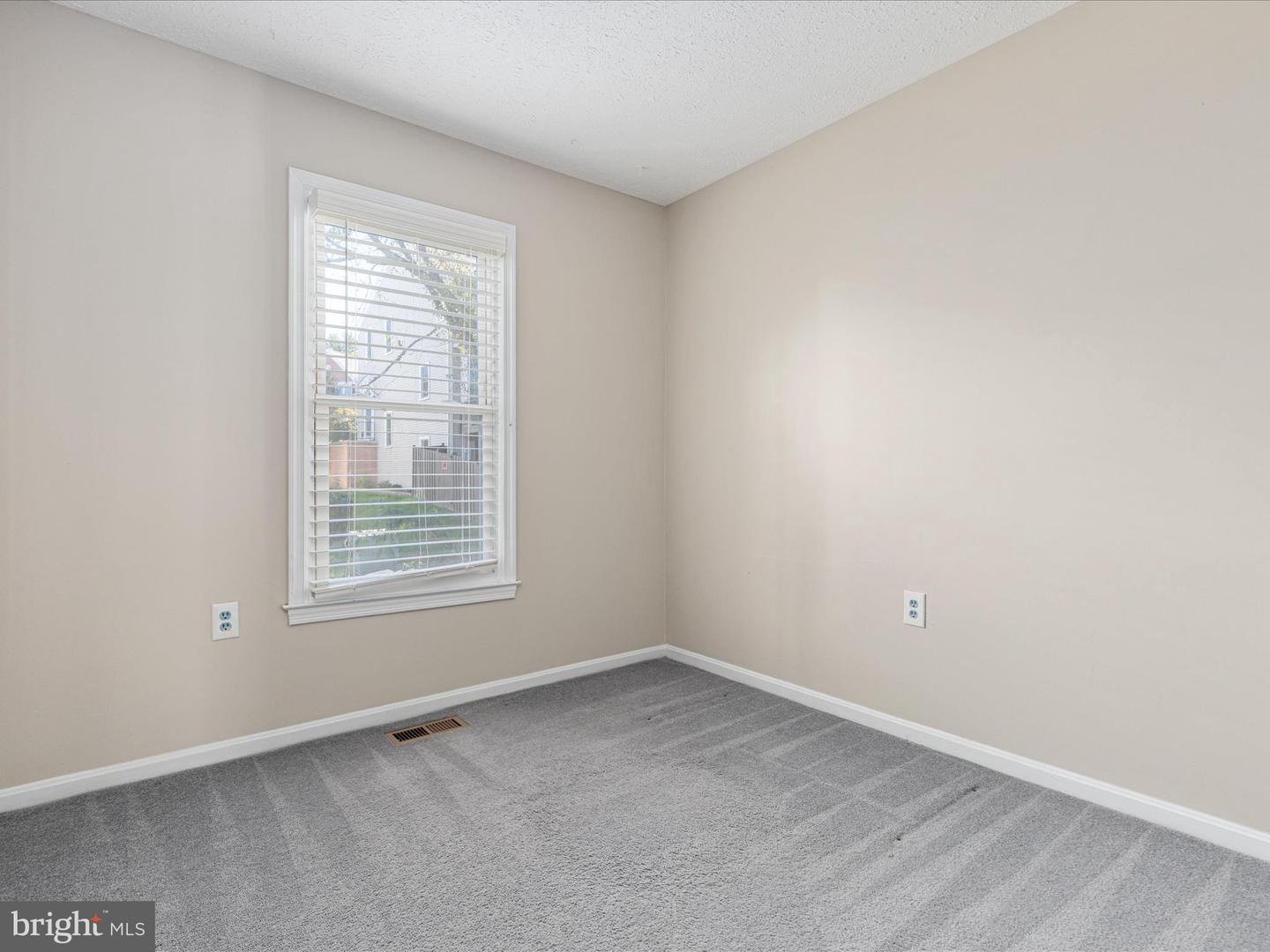 7219 KOUSA LN, SPRINGFIELD, Virginia 22152, 3 Bedrooms Bedrooms, ,2 BathroomsBathrooms,Residential,For sale,7219 KOUSA LN,VAFX2274708 MLS # VAFX2274708