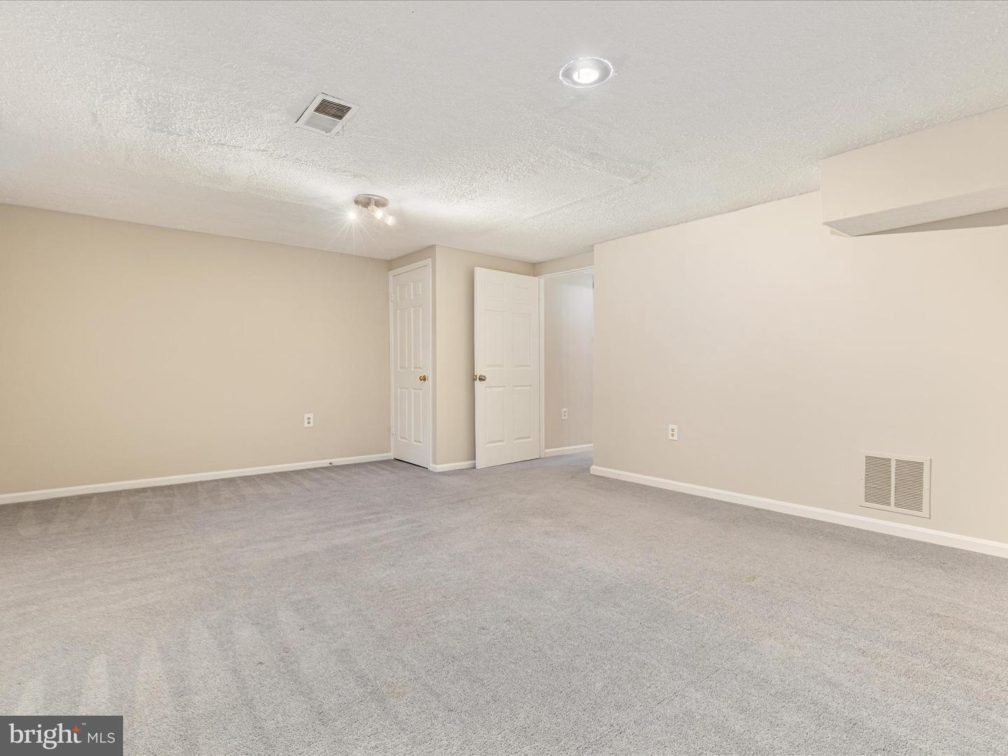 7219 KOUSA LN, SPRINGFIELD, Virginia 22152, 3 Bedrooms Bedrooms, ,2 BathroomsBathrooms,Residential,For sale,7219 KOUSA LN,VAFX2274708 MLS # VAFX2274708