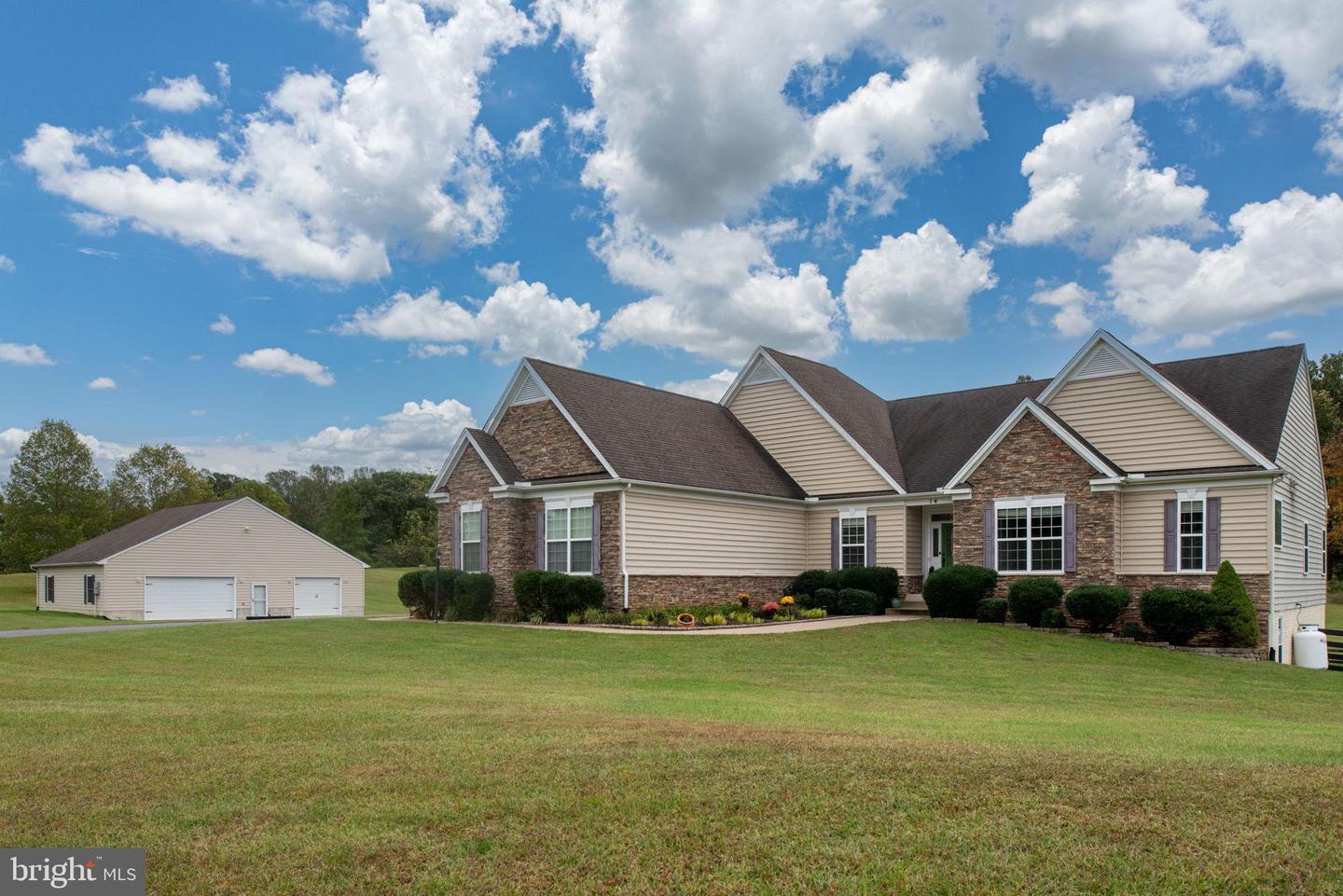 14 CRANSTON LN, STAFFORD, Virginia 22556, 6 Bedrooms Bedrooms, 10 Rooms Rooms,4 BathroomsBathrooms,Residential,For sale,14 CRANSTON LN,VAST2043554 MLS # VAST2043554