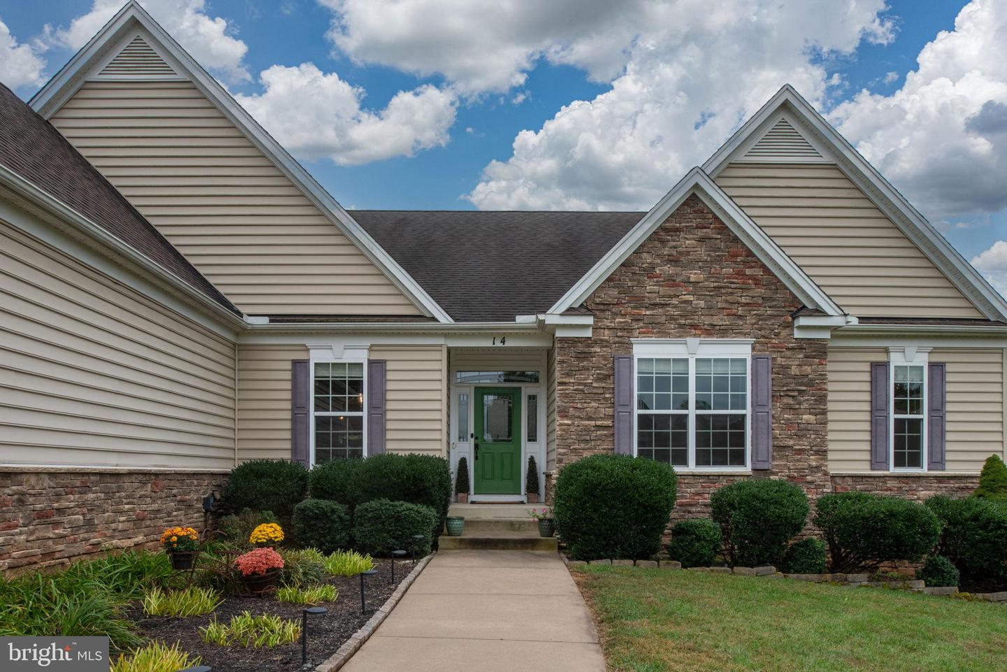 14 CRANSTON LN, STAFFORD, Virginia 22556, 6 Bedrooms Bedrooms, 10 Rooms Rooms,4 BathroomsBathrooms,Residential,For sale,14 CRANSTON LN,VAST2043554 MLS # VAST2043554