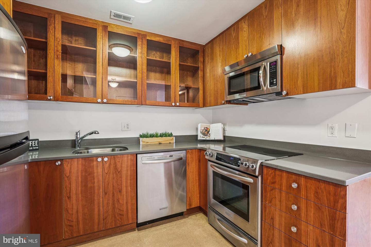 1803 T STREET NW #3 (B), WASHINGTON, District Of Columbia 20009, 2 Bedrooms Bedrooms, ,1 BathroomBathrooms,Residential,For sale,1803 T STREET NW #3 (B),DCDC2227882 MLS # DCDC2227882