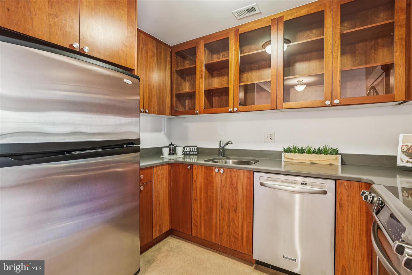 1803 T STREET NW #3 (B), WASHINGTON, District Of Columbia 20009, 2 Bedrooms Bedrooms, ,1 BathroomBathrooms,Residential,For sale,1803 T STREET NW #3 (B),DCDC2227882 MLS # DCDC2227882