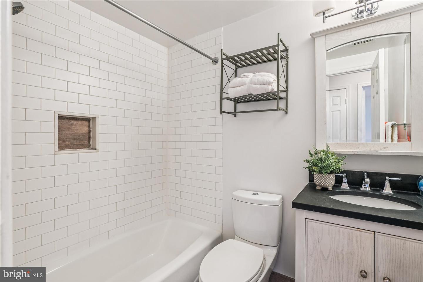 1803 T STREET NW #3 (B), WASHINGTON, District Of Columbia 20009, 2 Bedrooms Bedrooms, ,1 BathroomBathrooms,Residential,For sale,1803 T STREET NW #3 (B),DCDC2227882 MLS # DCDC2227882