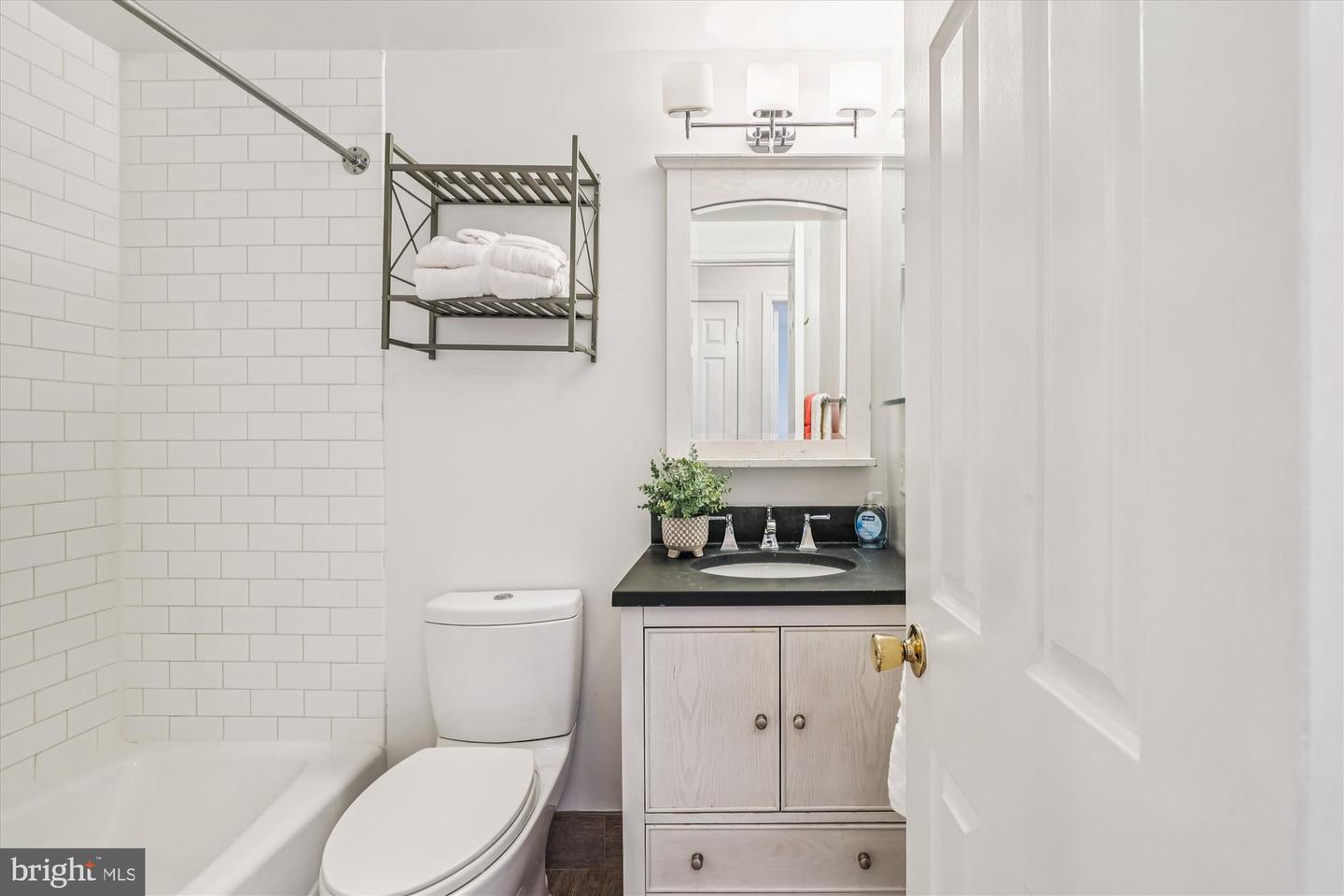 1803 T STREET NW #3 (B), WASHINGTON, District Of Columbia 20009, 2 Bedrooms Bedrooms, ,1 BathroomBathrooms,Residential,For sale,1803 T STREET NW #3 (B),DCDC2227882 MLS # DCDC2227882