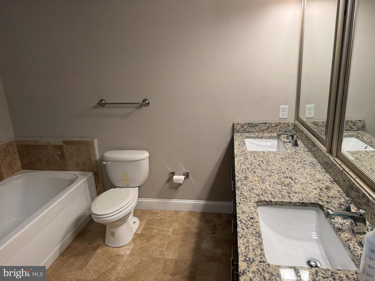 6301 EDSALL RD #102, ALEXANDRIA, Virginia 22312, 2 Bedrooms Bedrooms, ,2 BathroomsBathrooms,Residential,For sale,6301 EDSALL RD #102,VAFX2275306 MLS # VAFX2275306