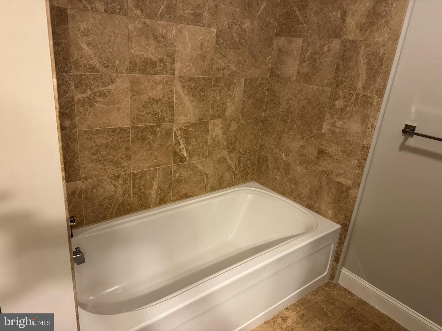 6301 EDSALL RD #102, ALEXANDRIA, Virginia 22312, 2 Bedrooms Bedrooms, ,2 BathroomsBathrooms,Residential,For sale,6301 EDSALL RD #102,VAFX2275306 MLS # VAFX2275306