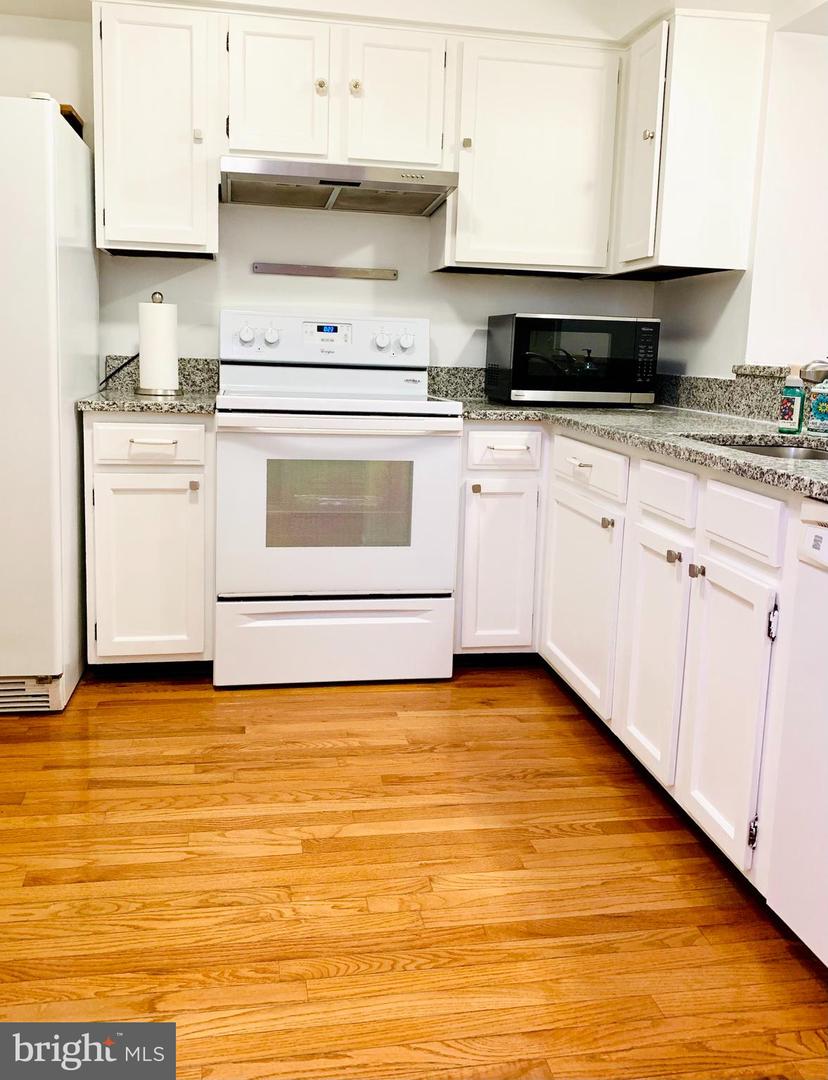 14816 LYNHODGE CT, CENTREVILLE, Virginia 20120, 2 Bedrooms Bedrooms, ,1 BathroomBathrooms,Residential,For sale,14816 LYNHODGE CT,VAFX2275544 MLS # VAFX2275544