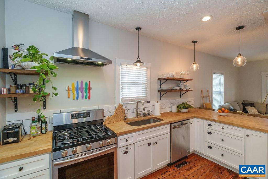 1112 MONTROSE AVE, CHARLOTTESVILLE, Virginia 22902, 2 Bedrooms Bedrooms, ,1 BathroomBathrooms,Residential,For sale,1112 MONTROSE AVE,670268 MLS # 670268