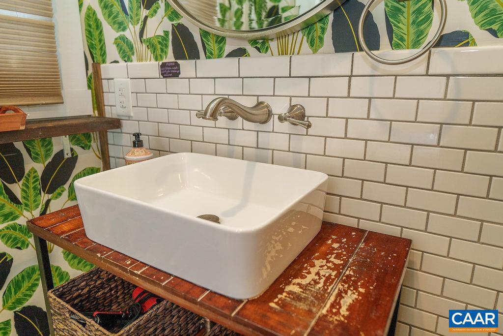 1112 MONTROSE AVE, CHARLOTTESVILLE, Virginia 22902, 2 Bedrooms Bedrooms, ,1 BathroomBathrooms,Residential,For sale,1112 MONTROSE AVE,670268 MLS # 670268