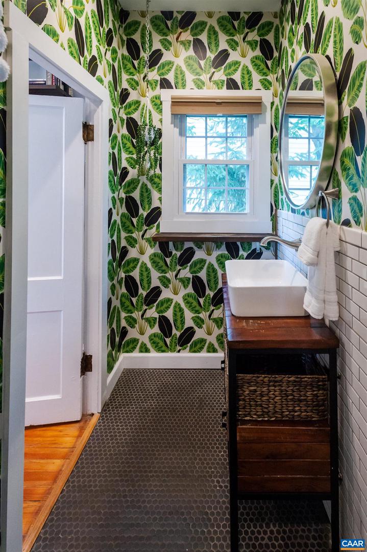 1112 MONTROSE AVE, CHARLOTTESVILLE, Virginia 22902, 2 Bedrooms Bedrooms, ,1 BathroomBathrooms,Residential,For sale,1112 MONTROSE AVE,670268 MLS # 670268