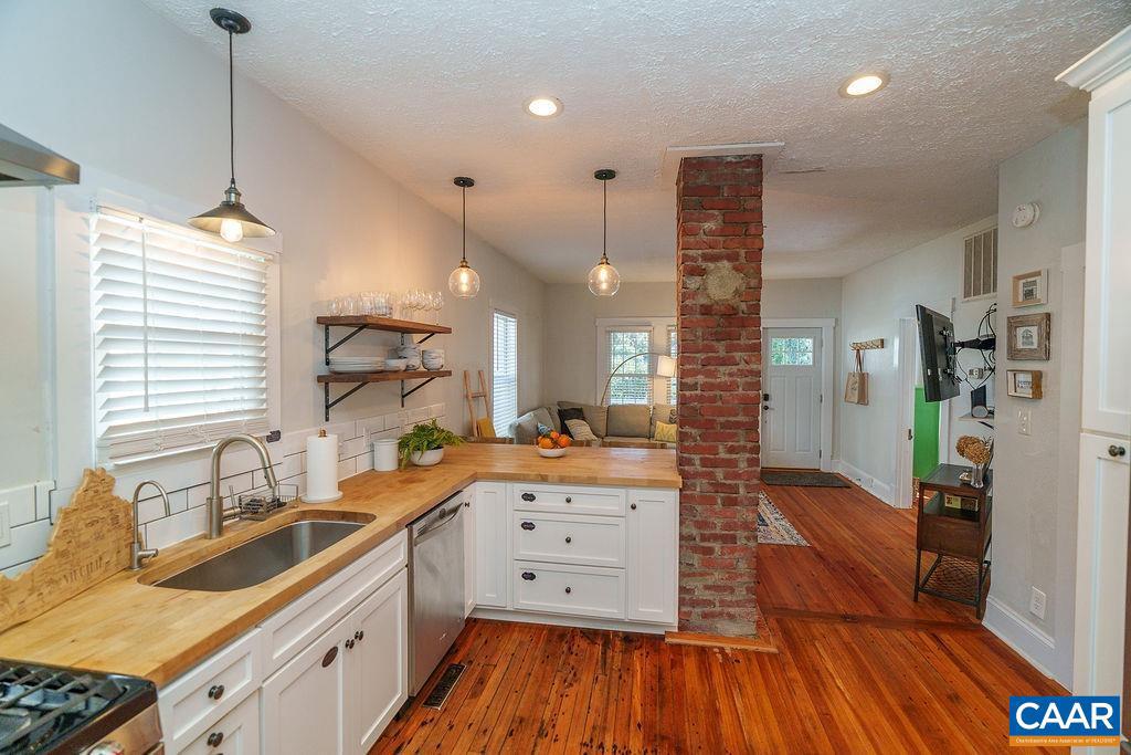 1112 MONTROSE AVE, CHARLOTTESVILLE, Virginia 22902, 2 Bedrooms Bedrooms, ,1 BathroomBathrooms,Residential,For sale,1112 MONTROSE AVE,670268 MLS # 670268